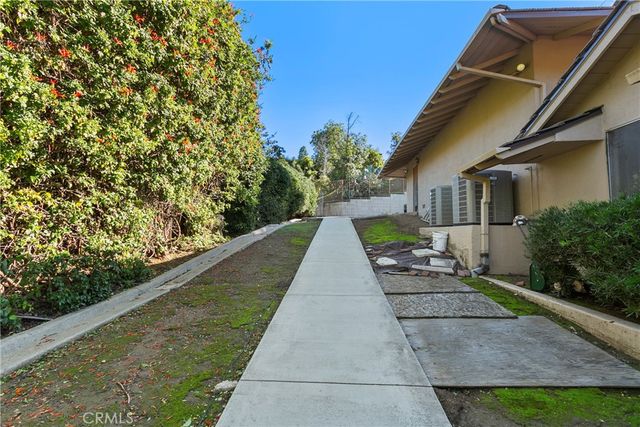 1501 La Loma, North Tustin, CA 92705