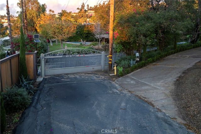 1501 La Loma, North Tustin, CA 92705