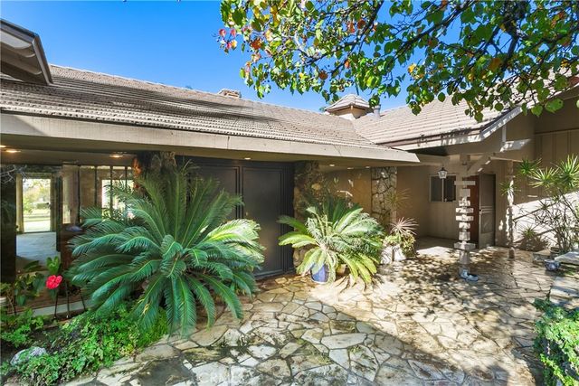 1501 La Loma, North Tustin, CA 92705