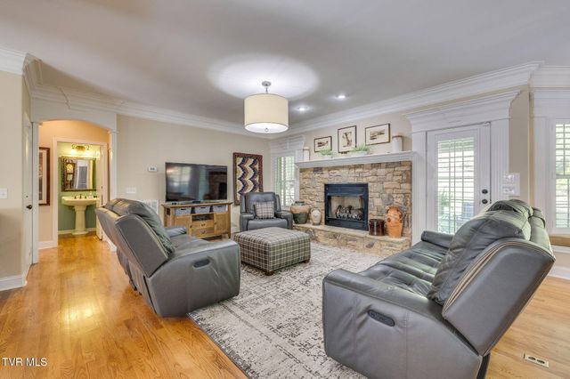 1221 Sussex Drive, Kingsport, TN 37660