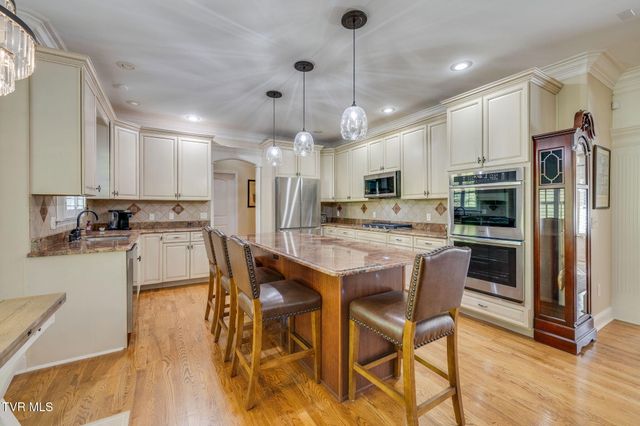 1221 Sussex Drive, Kingsport, TN 37660
