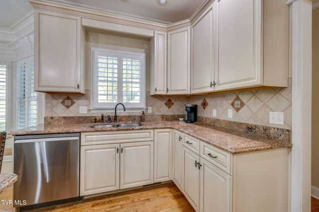 1221 Sussex Drive, Kingsport, TN 37660