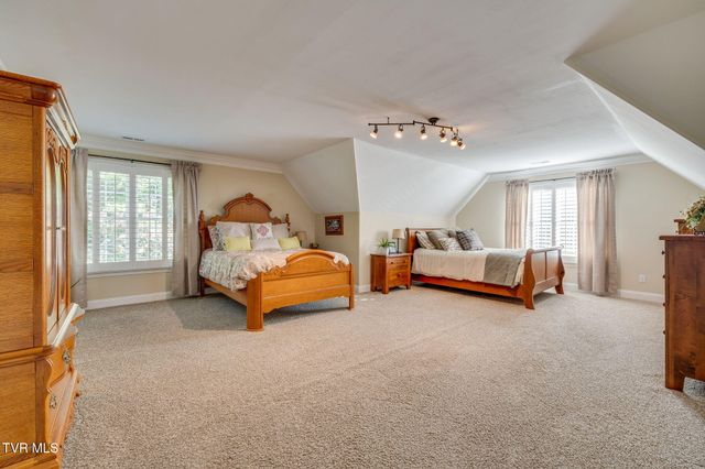 1221 Sussex Drive, Kingsport, TN 37660