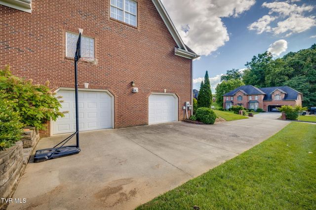 1221 Sussex Drive, Kingsport, TN 37660