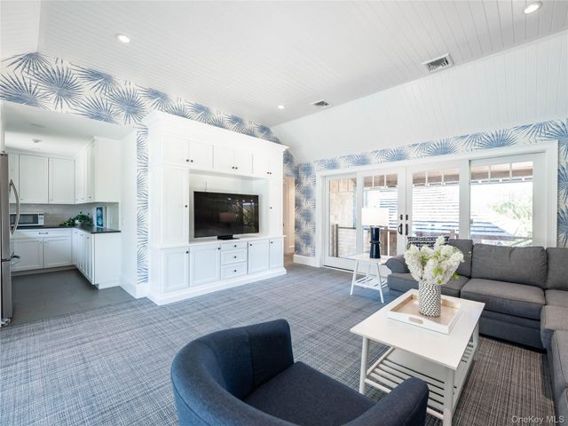 40 Dune Road, Quogue, NY 11959