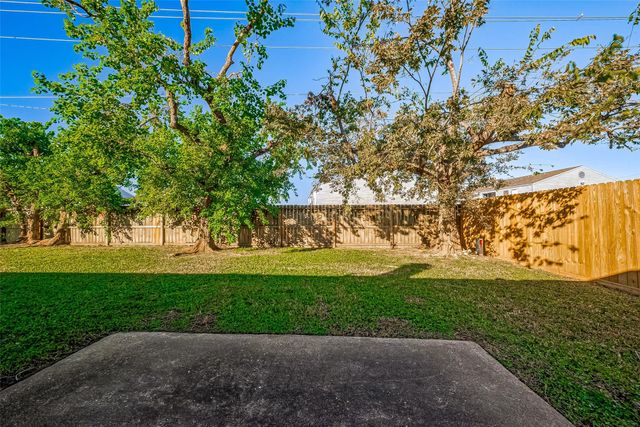 610 Bienville Lane, Houston, TX 77015