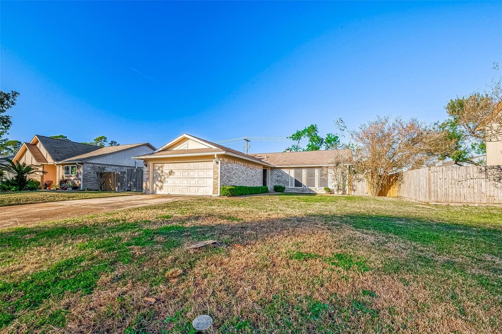 610 Bienville Lane, Houston, TX 77015