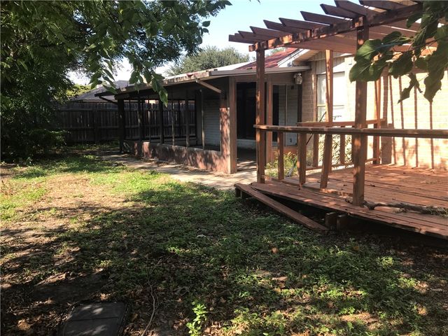 1807 Live Oak Dr, Portland, TX 78374