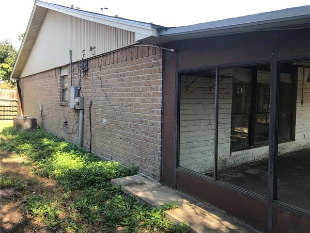 1807 Live Oak Dr, Portland, TX 78374