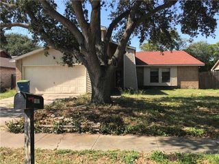 1807 Live Oak Dr, Portland, TX 78374