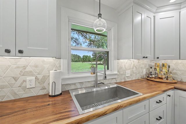 380 Morrisville Rd., Andrews, SC 29510