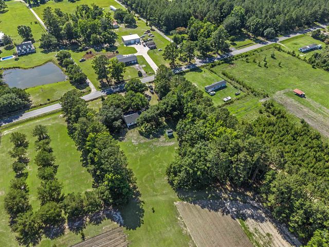 380 Morrisville Rd., Andrews, SC 29510