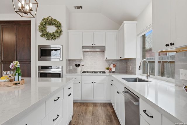 18714 Rogers Lake, San Antonio, TX 78258