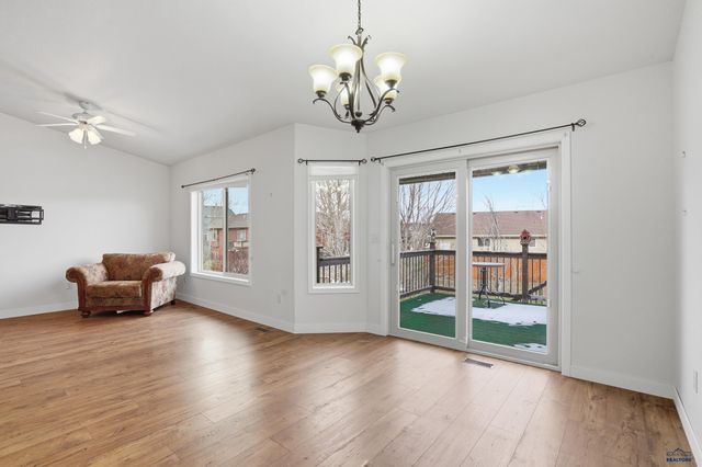 6908 EMERALD HEIGHTS RD, Summerset, SD 57718