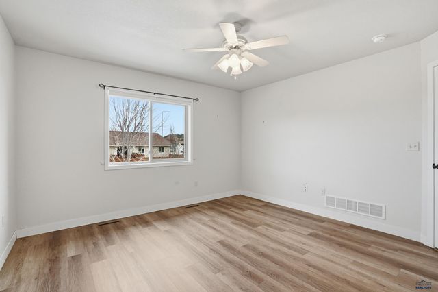 6908 EMERALD HEIGHTS RD, Summerset, SD 57718