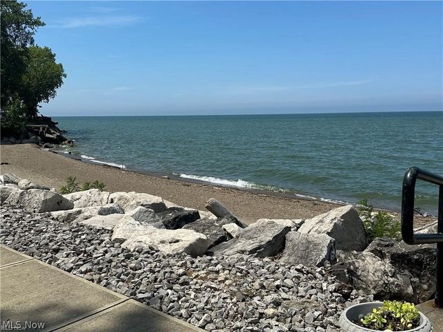 63 Sunset Cove Circle, Eastlake, OH 44095