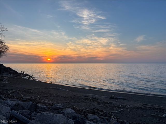 63 Sunset Cove Circle, Eastlake, OH 44095