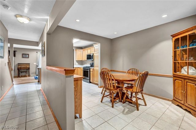 63 Sunset Cove Circle, Eastlake, OH 44095