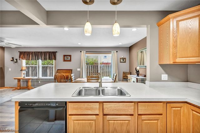 63 Sunset Cove Circle, Eastlake, OH 44095
