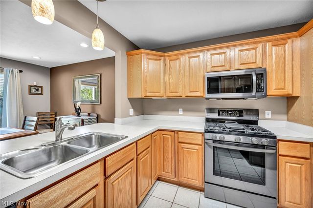 63 Sunset Cove Circle, Eastlake, OH 44095