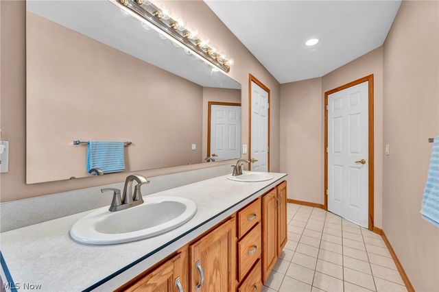 63 Sunset Cove Circle, Eastlake, OH 44095