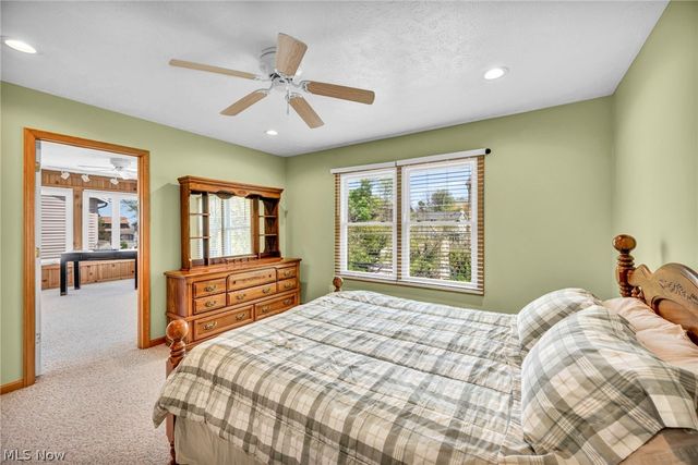 63 Sunset Cove Circle, Eastlake, OH 44095