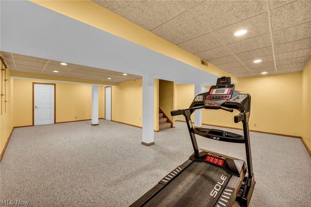 63 Sunset Cove Circle, Eastlake, OH 44095