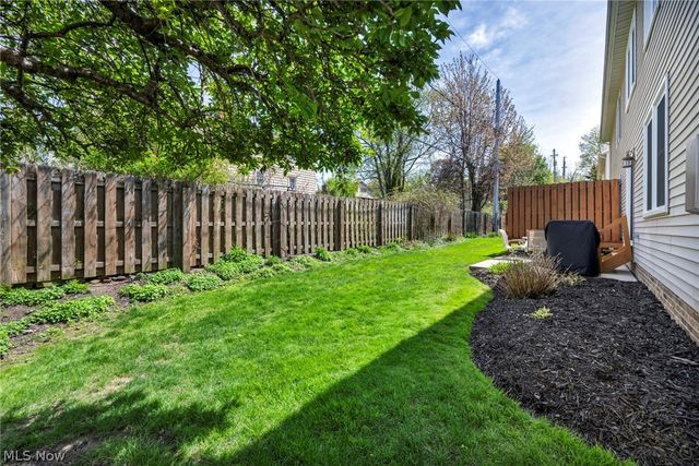 63 Sunset Cove Circle, Eastlake, OH 44095