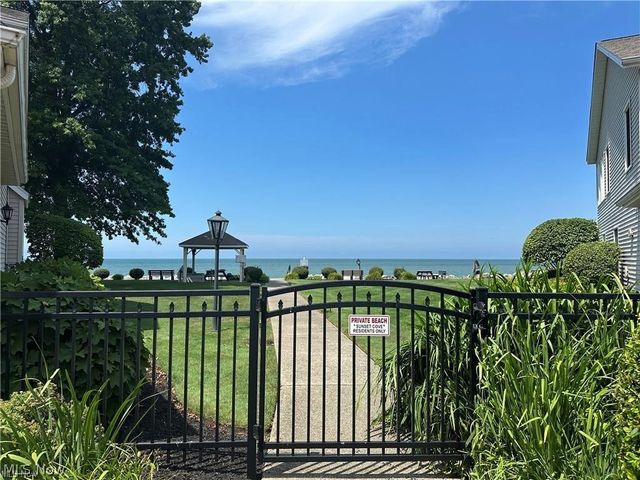 63 Sunset Cove Circle, Eastlake, OH 44095