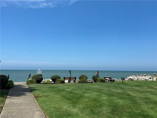 63 Sunset Cove Circle, Eastlake, OH 44095