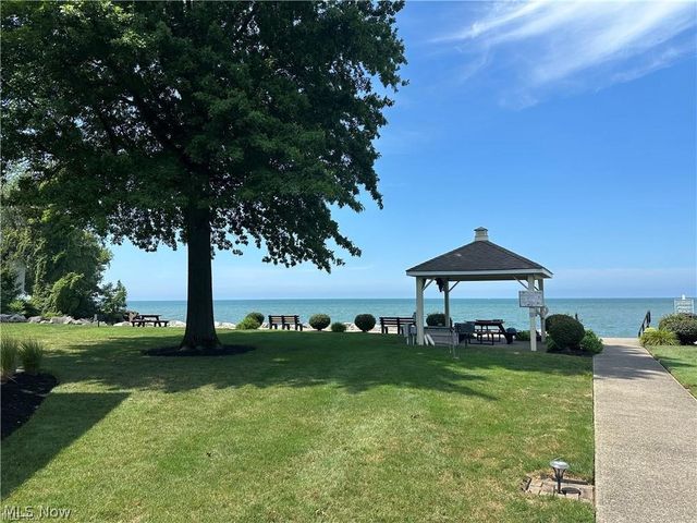 63 Sunset Cove Circle, Eastlake, OH 44095