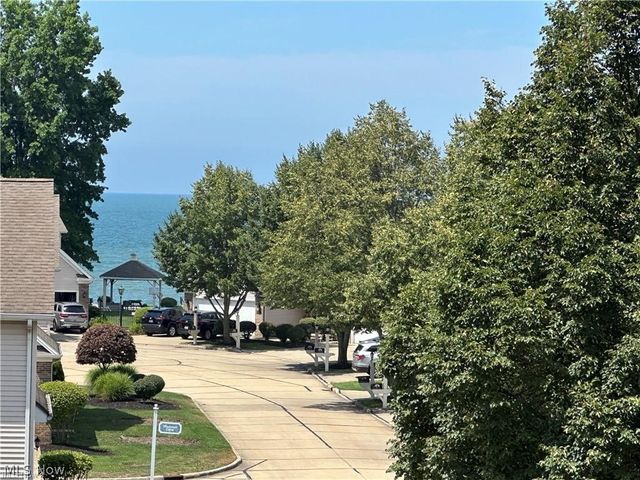 63 Sunset Cove Circle, Eastlake, OH 44095
