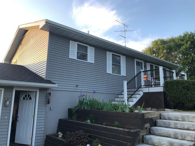 653 7th Street, Plainwell, MI 49080