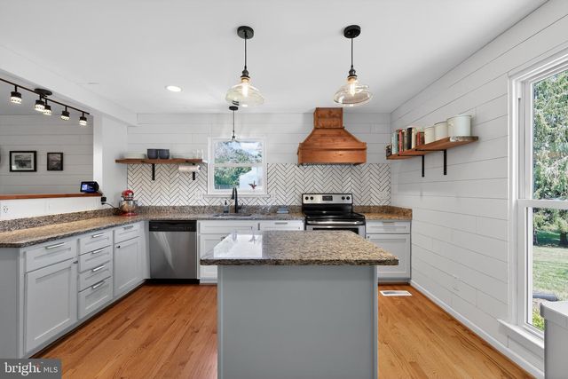 8600 PLUM CREEK DR, Gaithersburg, MD 20882