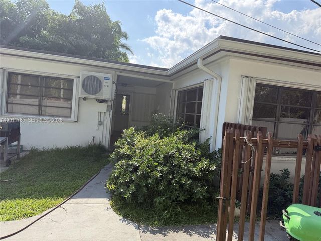 1024 Tyler St, Hollywood, FL 33019