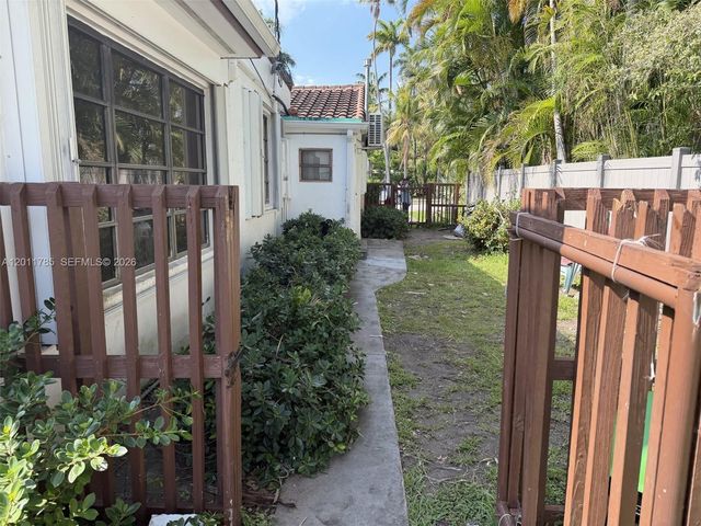 1024 Tyler St, Hollywood, FL 33019