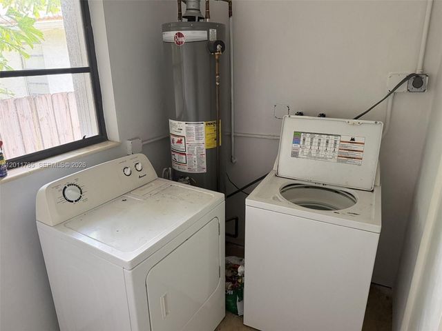 1024 Tyler St, Hollywood, FL 33019