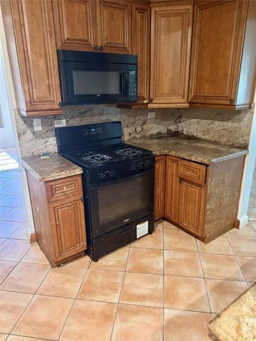1024 Tyler St, Hollywood, FL 33019