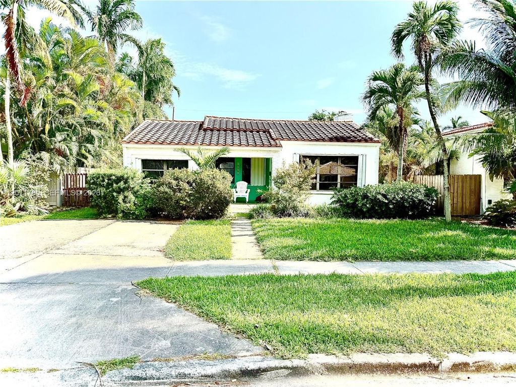 1024 Tyler St, Hollywood, FL 33019