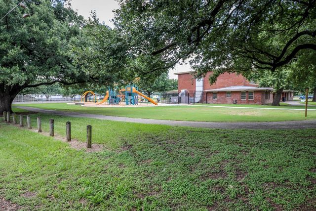 9243 E Avenue O, Houston, TX 77012