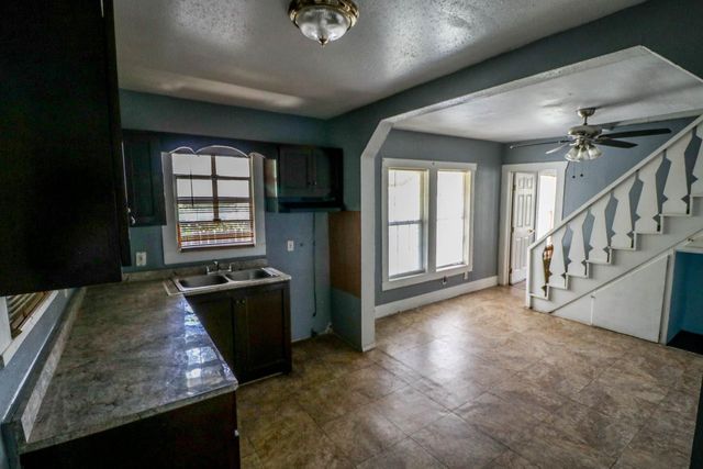 9243 E Avenue O, Houston, TX 77012