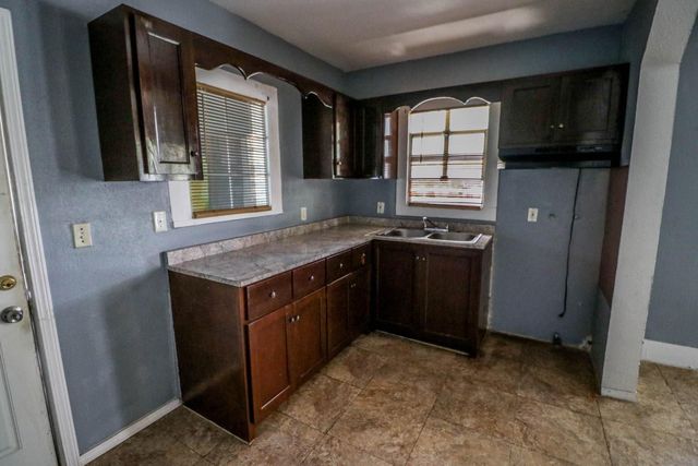 9243 E Avenue O, Houston, TX 77012