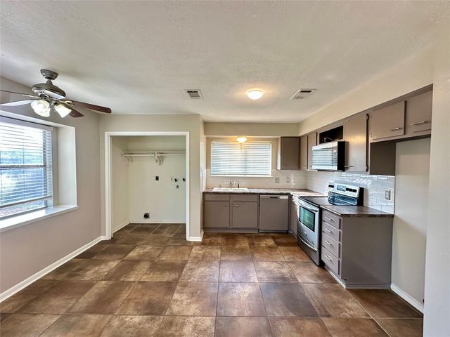 16947 Hummingbird, Conroe, TX 77385