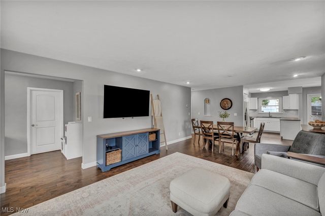 4138 Buckeye Avenue, Willoughby, OH 44094