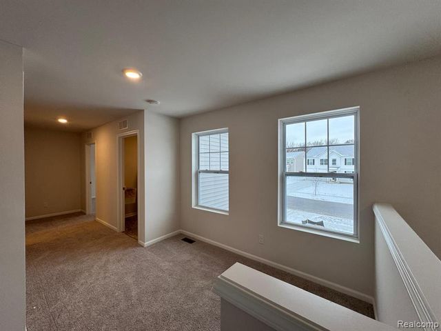 581 Village Point Circle, Waterford, MI 48328