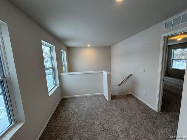 581 Village Point Circle, Waterford, MI 48328