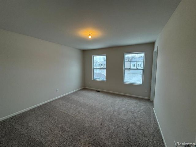 581 Village Point Circle, Waterford, MI 48328