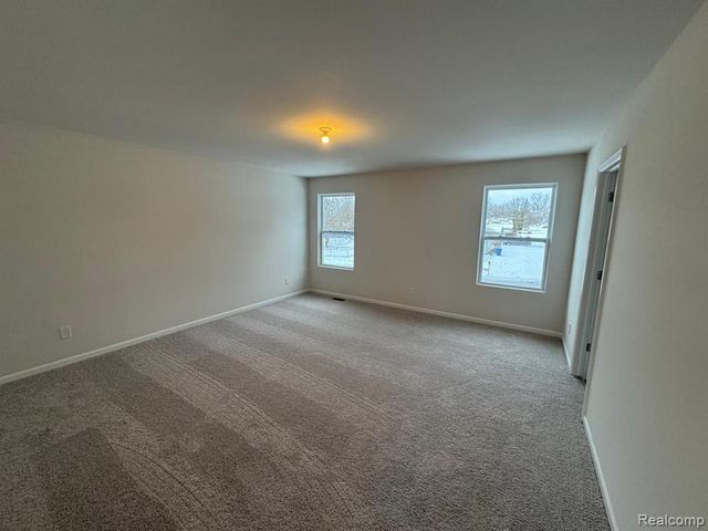 581 Village Point Circle, Waterford, MI 48328