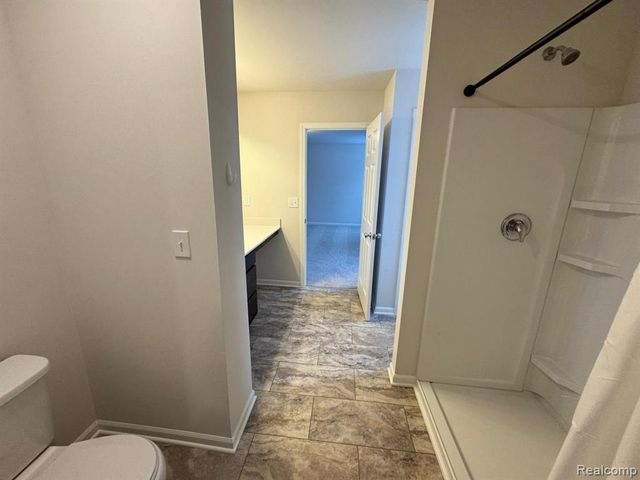 581 Village Point Circle, Waterford, MI 48328