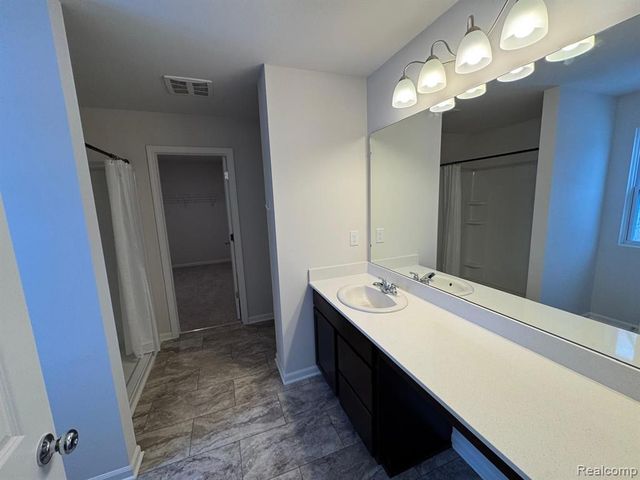 581 Village Point Circle, Waterford, MI 48328
